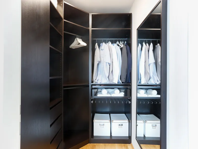 Begehbarer Kleiderschrank